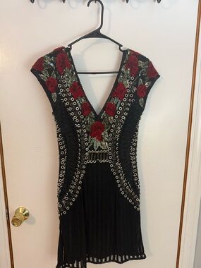 Sherri Hill size 4 Black Dress with Red Rose Embroidery - Women